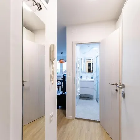 Elegant Tour As Studios Gilly With A Balcony And Open Views In The Ljubljana Center