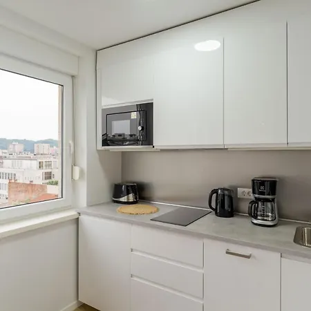Elegant Tour As Gilly With A Balcony And Open Views In The Center
