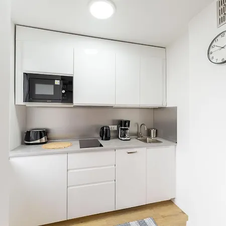 Elegant Tour As Gilly With Open Views And A Balcony In The Center شقة