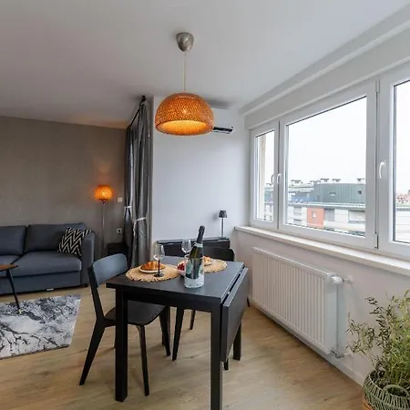Elegant Tour As Gilly With A Balcony And Open Views In The Center