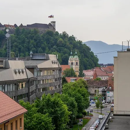 Elegant Tour As Gilly With Open Views And A Balcony In The Center شقة ليوبليانا