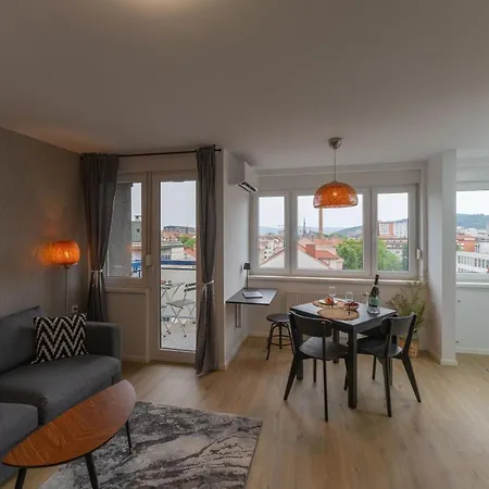 Elegant Tour As Gilly With A Balcony And Open Views In The Center Laibach