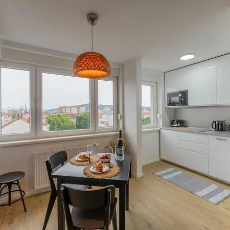 Elegant Tour As Gilly With Open Views And A Balcony In The Center * ليوبليانا