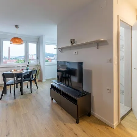 Elegant Tour As Gilly With Open Views And A Balcony In The Center *