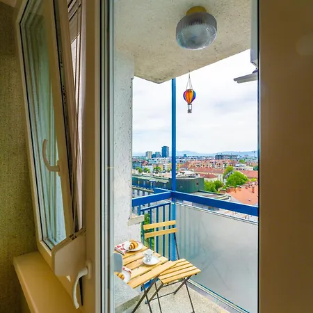 Lägenhet Elegant Tour As Gilly With A Balcony And Open Views In The Center *