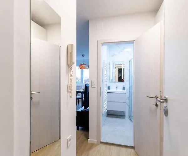 Elegant Tour As Gilly With Open Views And A Balcony In The Center