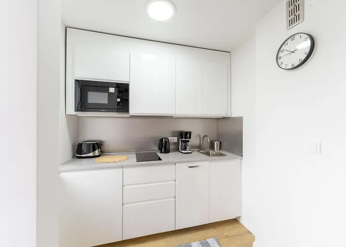 Elegant Tour As Gilly With Open Views And A Balcony In The Center Apartment