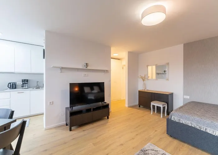 Apartment Elegant Tour As Gilly With Open Views And A Balcony In The Center