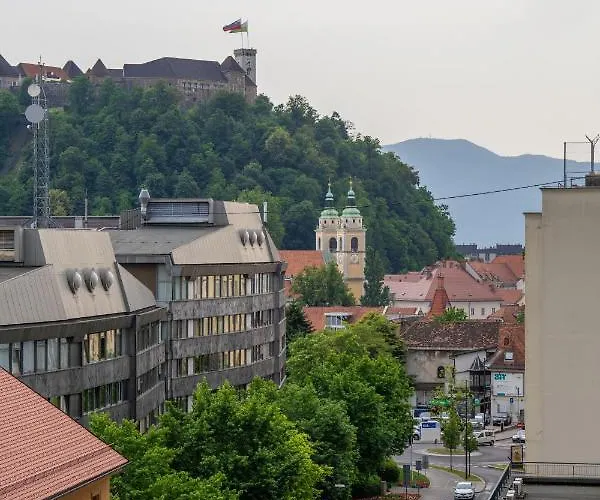 Elegant Tour As Gilly With Open Views And A Balcony In The Center Daire Ljubljana