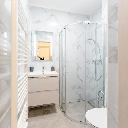 Elegant Tour As Gilly With Open Views And A Balcony In The Center アパート リュブリャナ