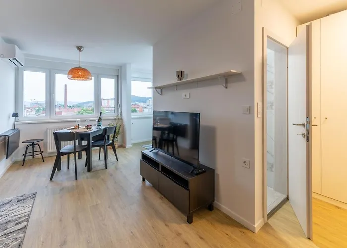 Elegant Tour As Gilly With Open Views And A Balcony In The Center *